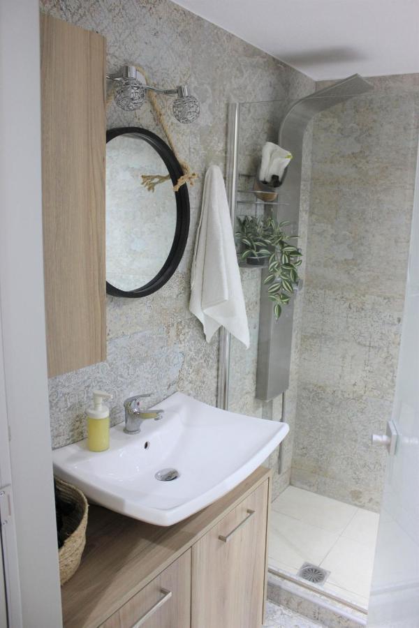 Thea Apartment *